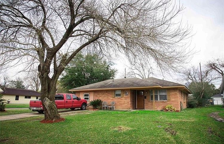 1st image of 3601 Longwood Dr