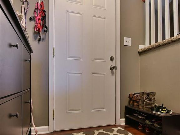 4th image of 608 W 29th Ave