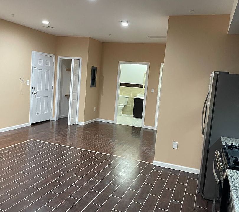 1st image of 841-843 Elizabeth Ave #304
