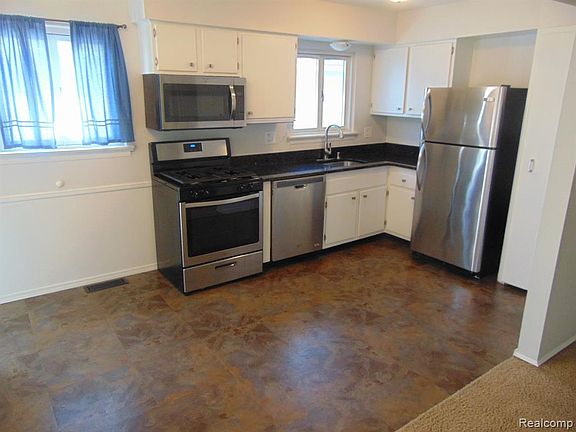 4th image of 34951 Barton St