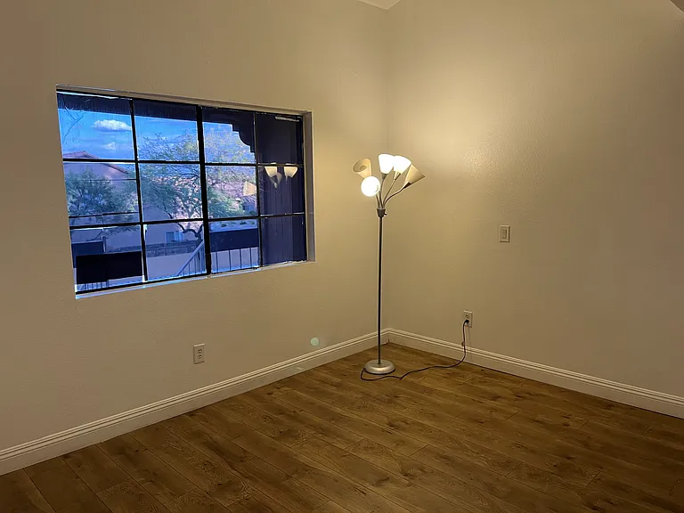 5138 S Jones Blvd #204 — Photo 8