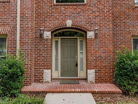 2nd image of 563 Bristol Ln