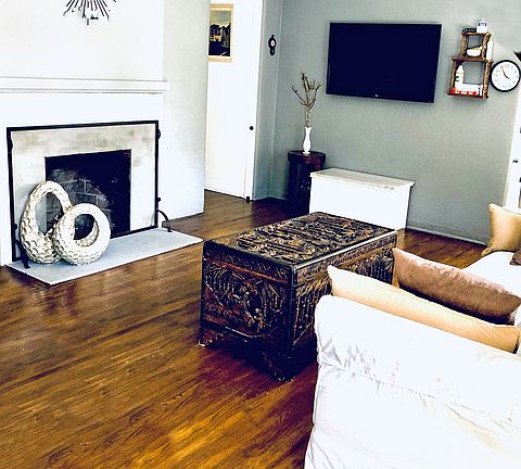 2nd image of 3316 S Beverly Dr
