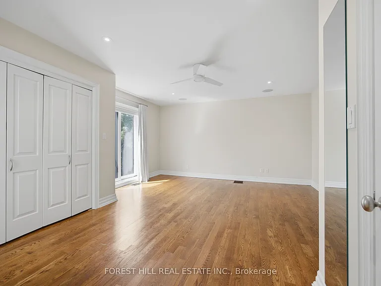 52 Shaftesbury Ave — Photo 20
