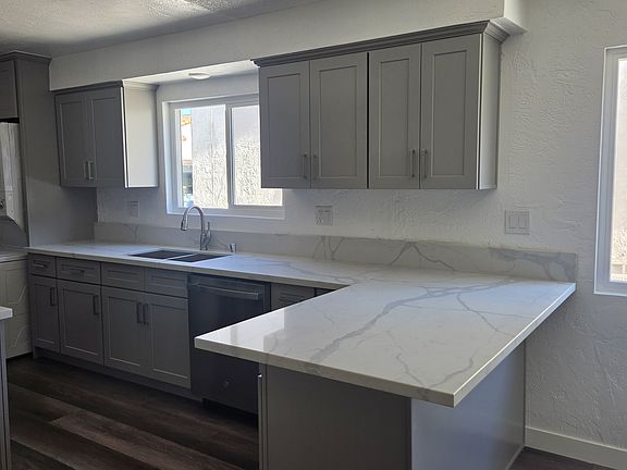 3rd image of 25832 Cypress St