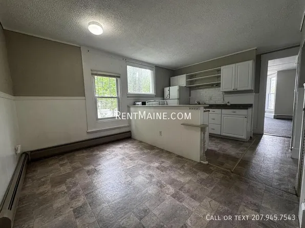 3 Newhall St APT 2, Fairfield, ME 04937