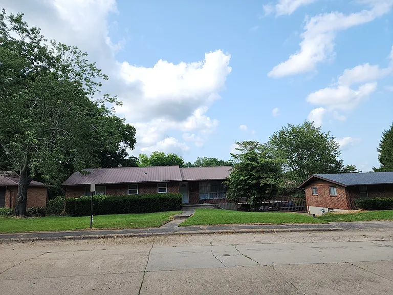 720 Watkins Dr #1 — Photo 1