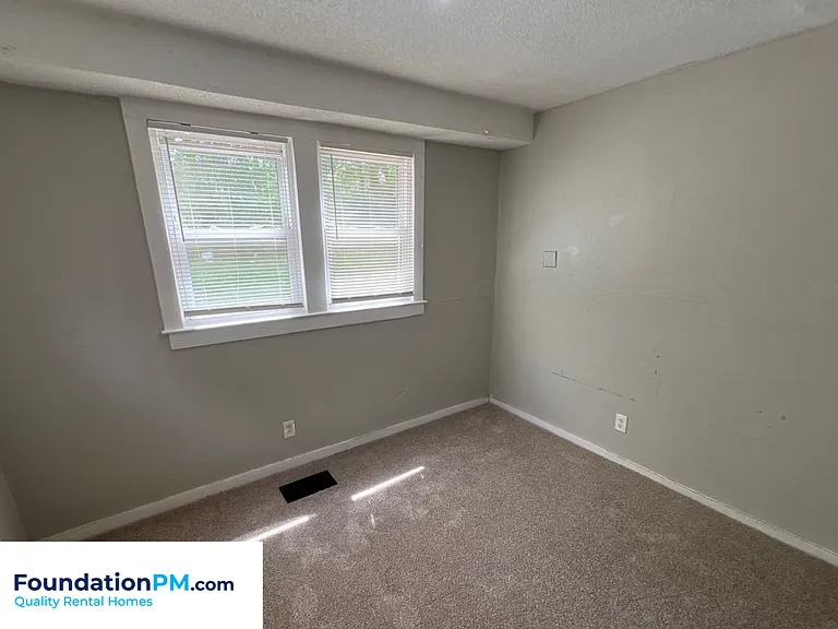 701 E Alston Ave — Photo 17
