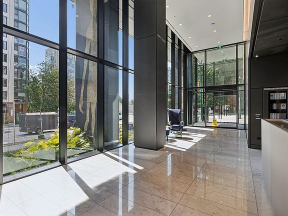 4th image of 889 Pacific St #902