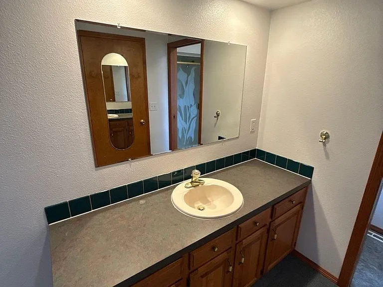 460 SE Conifer Pl — Photo 35