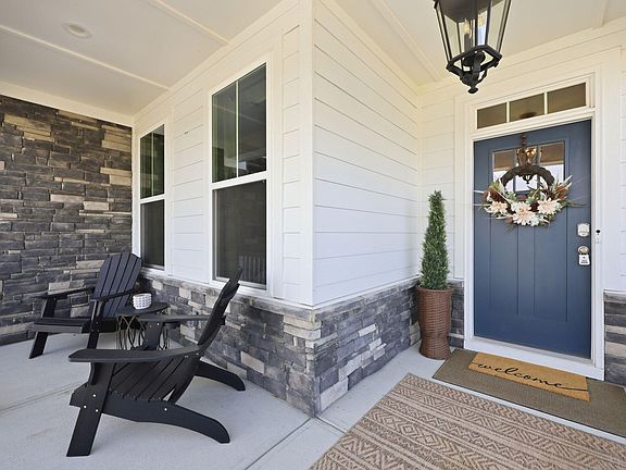 4th image of 192 Castle Pond Way