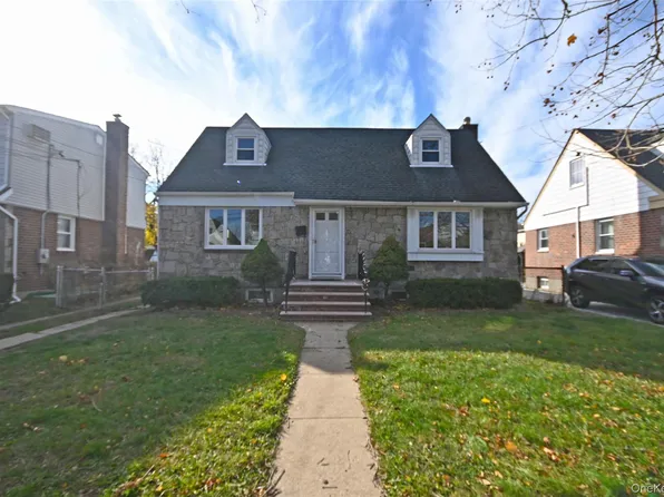 1047 N 7th St, New Hyde Park, NY 11040