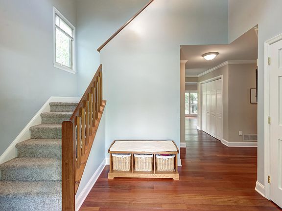3rd image of 48 Lakeview Ct