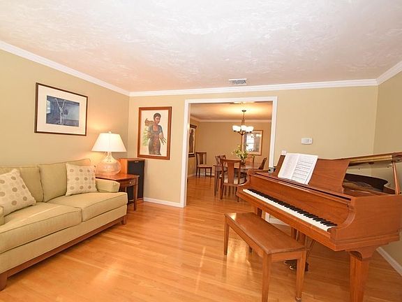 5th image of 6 Bosworth Dr