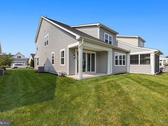 3rd image of 37 Buttonbush Ln