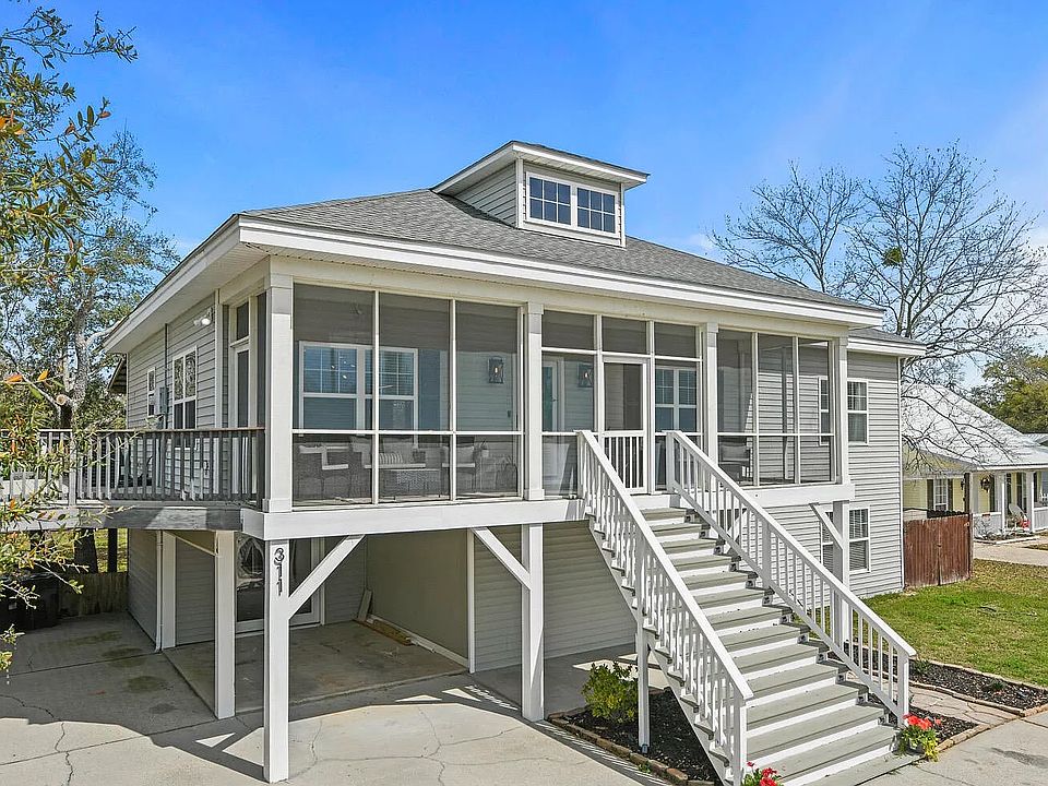 Front view of the house.