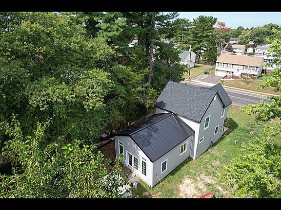 5th image of 320 Davistown Rd