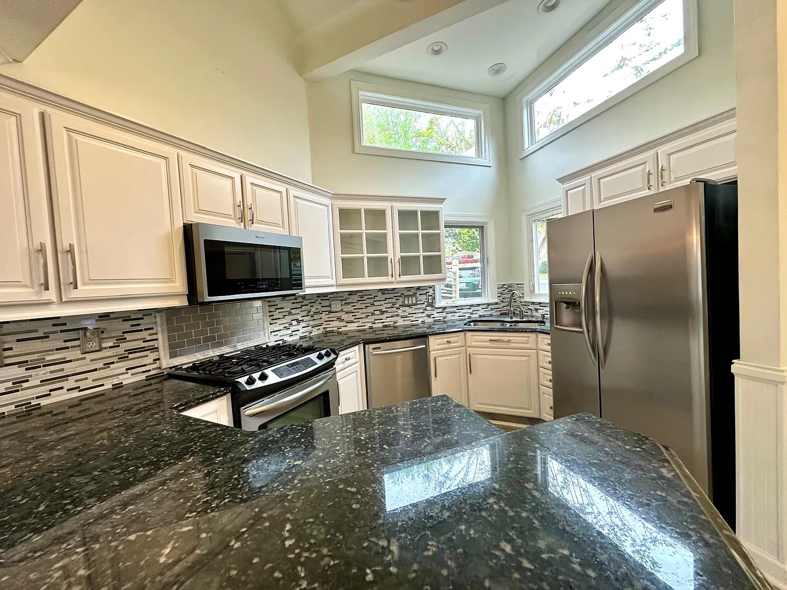 2 bed, 2.5 bath, 1686 sqft, $2,100 — Photo 4