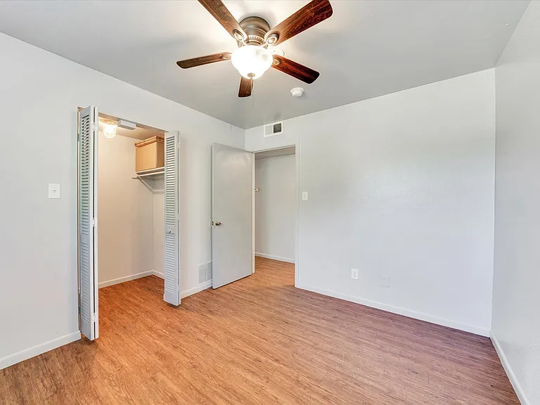 1130 Bois Darc St — Photo 14