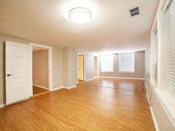 3rd image of 2436 N Marshfield Ave #G