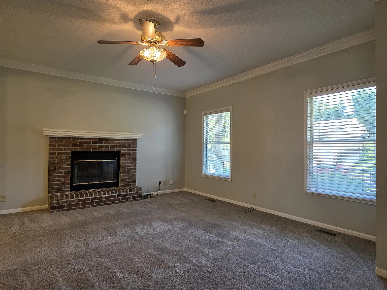 4 bed, 3.5 bath, 2344 sqft, $2,795 — Photo 4