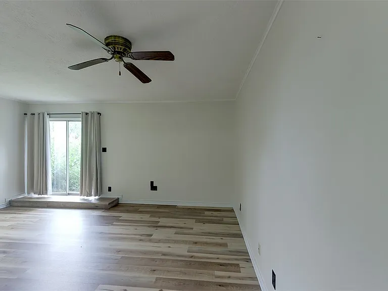 3503 Old Oaks Dr — Photo 4