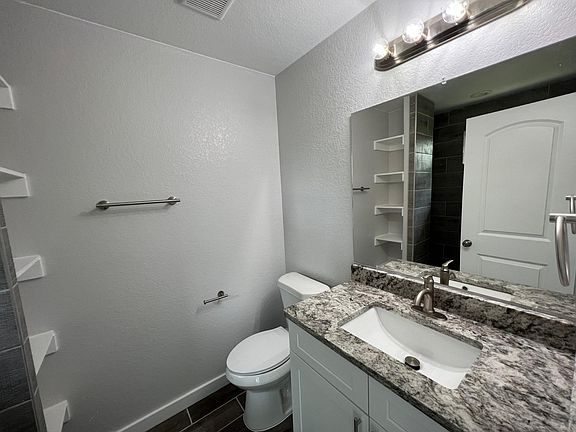 4th image of 322 Vine St #101