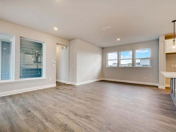 The Mailtland - Living Room