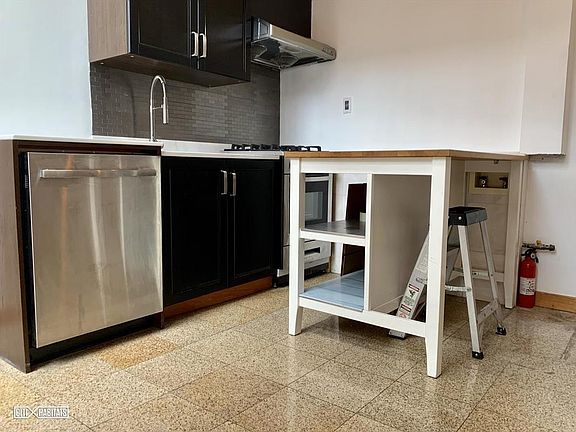 4th image of 14 Delancey St