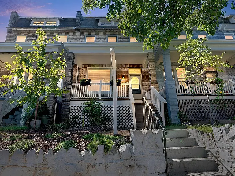 1922 4th St NE — Photo 1