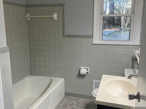 5th image of 2693 Gwinnett Dr