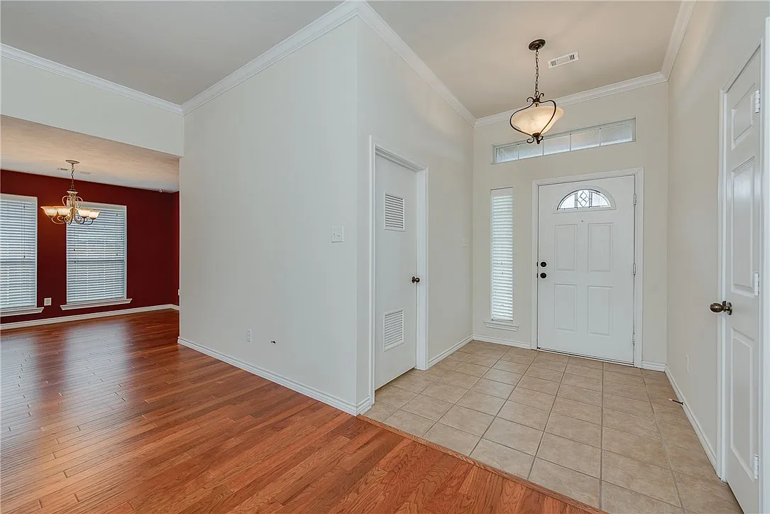 4 bed, 1845 sqft, $2,300 — Photo 4