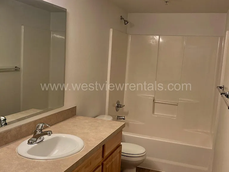 524 32nd St — Photo 7