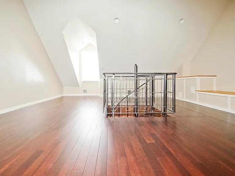 48 Saint Margaret St #48 — Photo 11