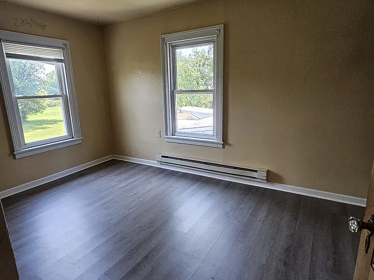 16 Sanford Ave — Photo 9