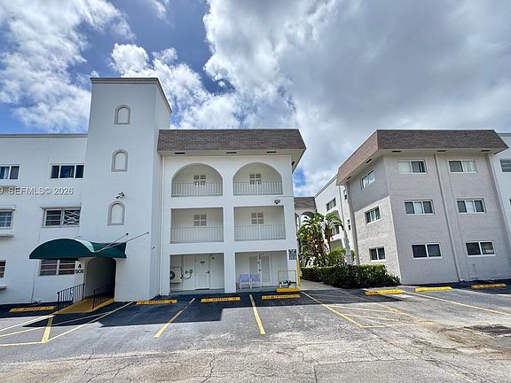 2nd image of 581 Blue Heron Dr APT 221B