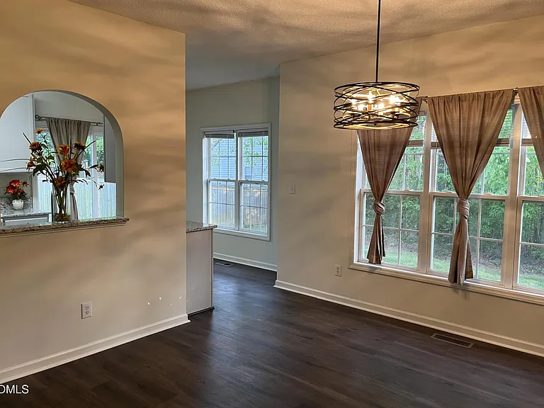 2604 Farlow Gap Ln — Photo 8