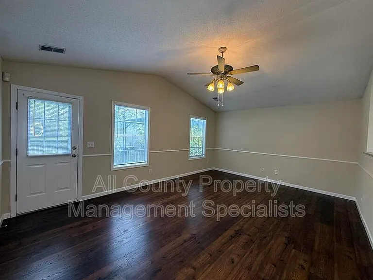 112 Malisa Dr — Photo 4