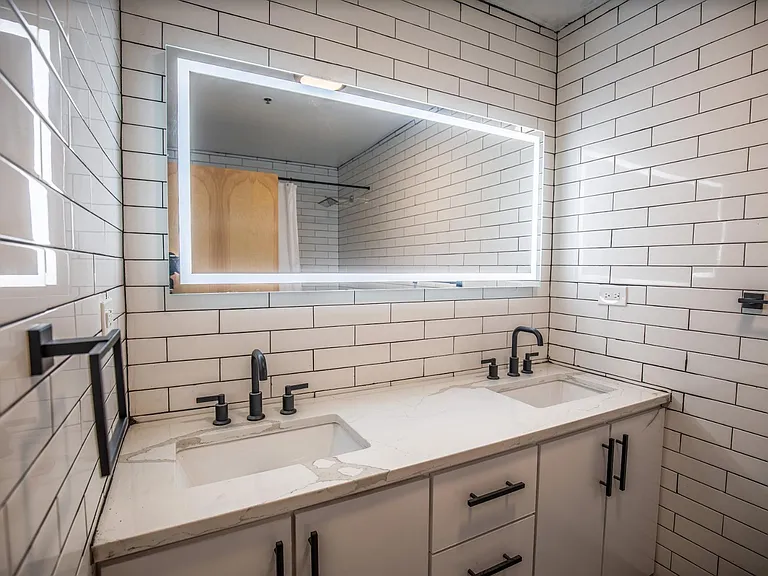 630 N Franklin St #605 — Photo 14