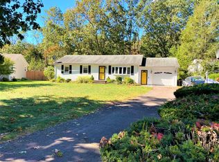 23 Briarwood Cir, North Haven, CT 06473