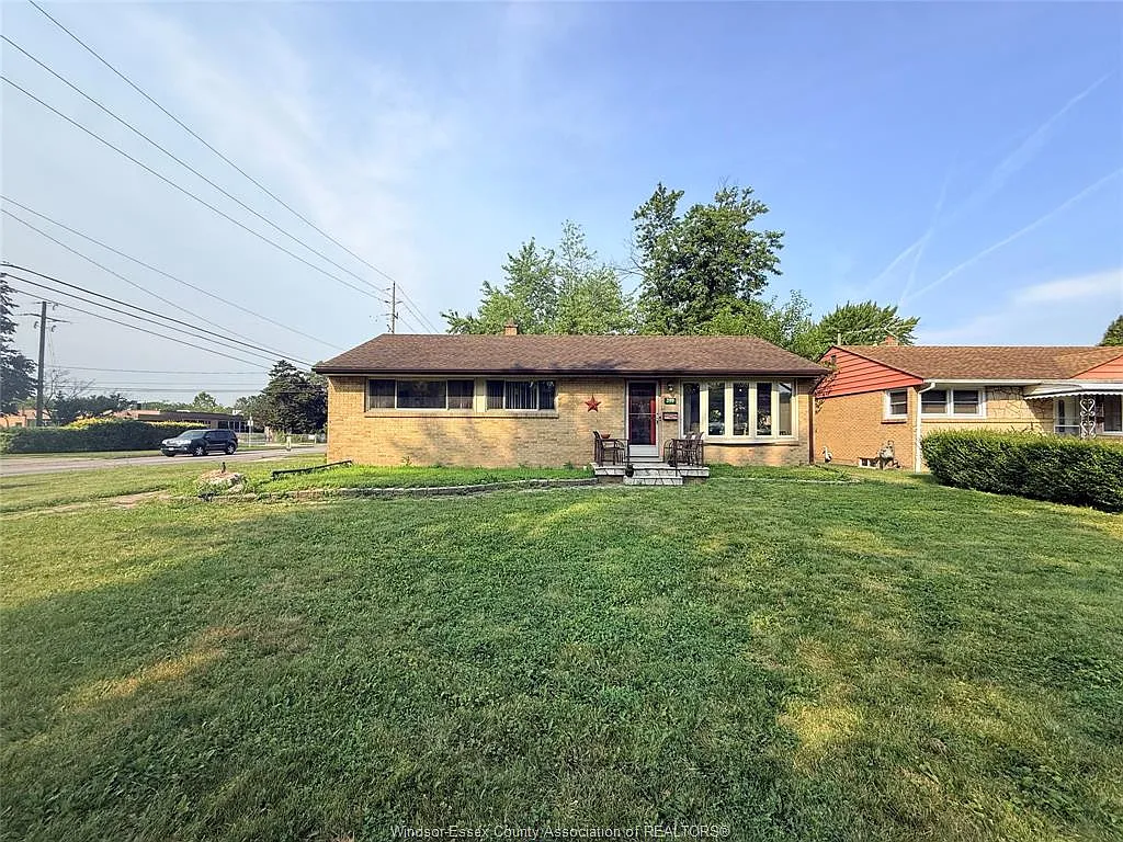 4 bed, 2.5 bath, 1075 sqft, $2,790 — Photo 2