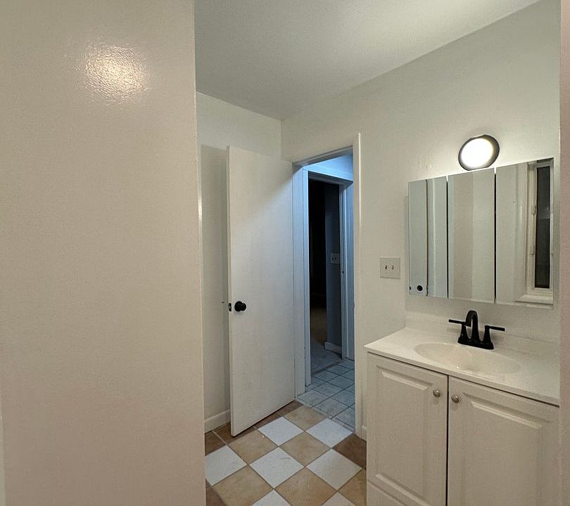 2nd image of 544 Acorn Hill Rd #1