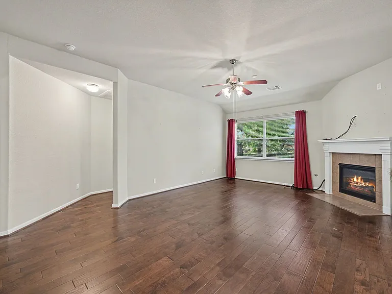 1912 Hill Manor Dr — Photo 8