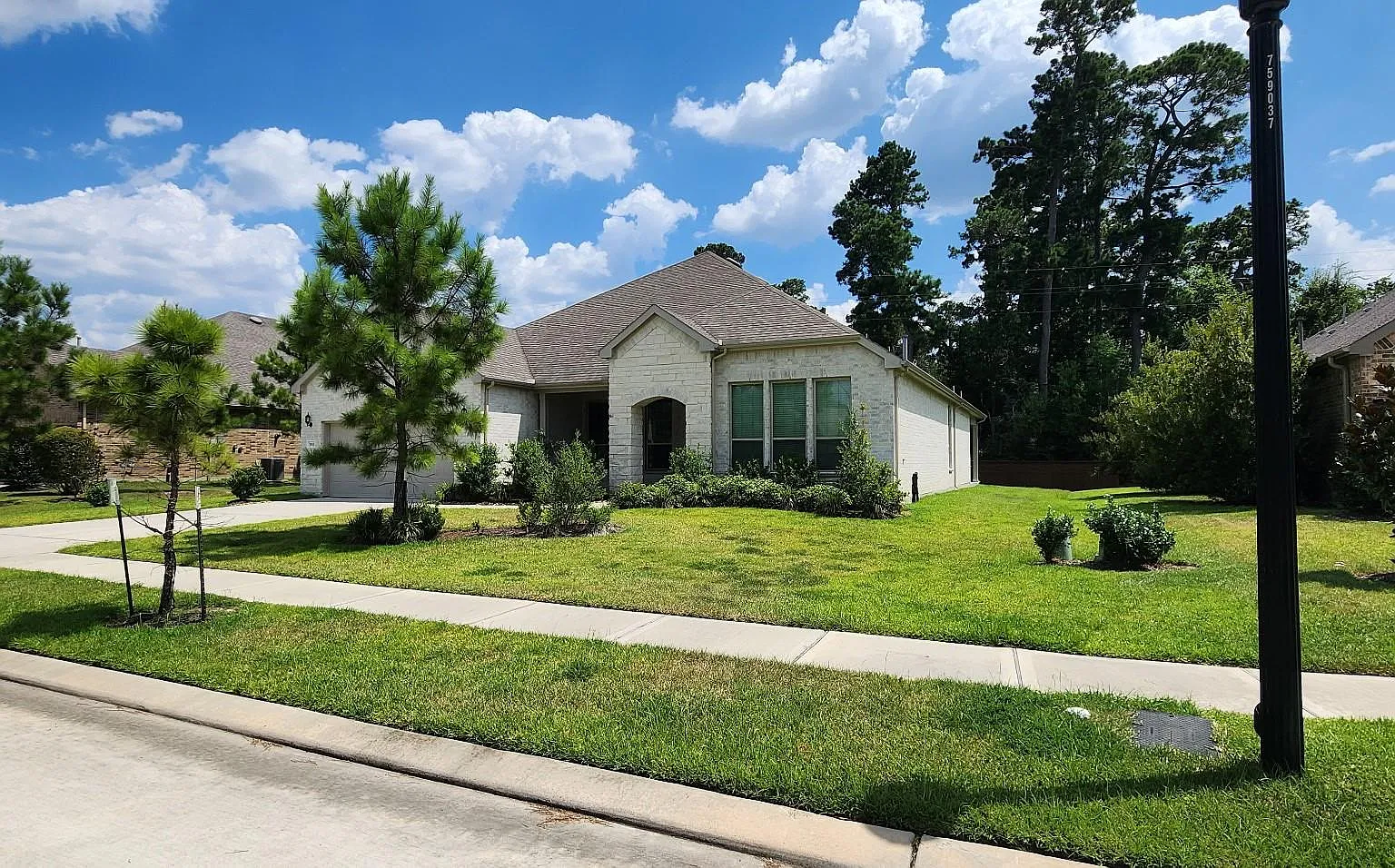 2 bed, 3.5 bath, 2825 sqft, $3,900 — Photo 3