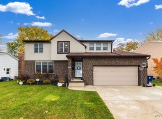 285 Sprucewood Ter, Williamsville, NY 14221