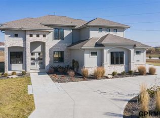 7915 S 181st Avenue Cir, Omaha, NE 68136