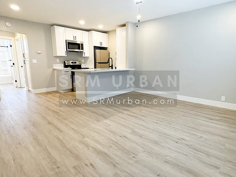 4528 56th St #5 — Photo 2