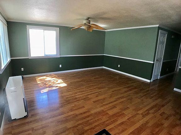 3rd image of 606 Lawrence Ln