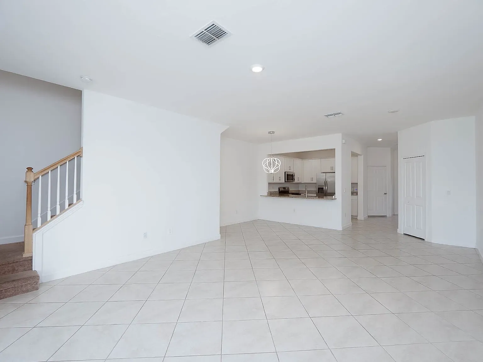 3 bed, 1879 sqft, $2,650 — Photo 4
