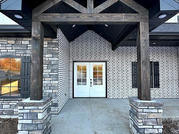 5th image of 228 Constitution Dr